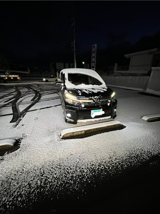 ヴォクシーの雪が積もった・ヴォクシー乗りと繋がりたい・フォロワーさんありがとう！・いいね＆フォロー＆コメントありがとうございますに関するカスタム事例の投稿画像1枚目