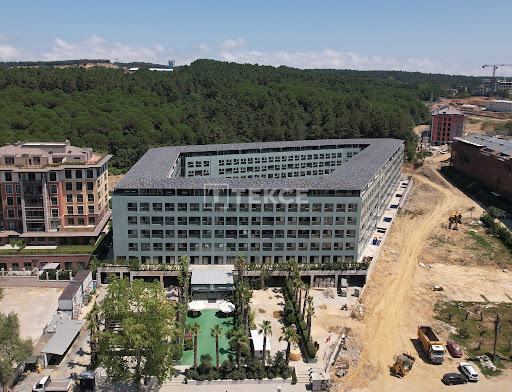 Appartement avec terrasse et piscine 1