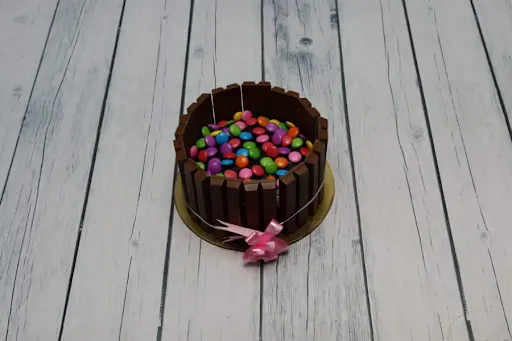 Kitkat Gems Cake [500 Gms]