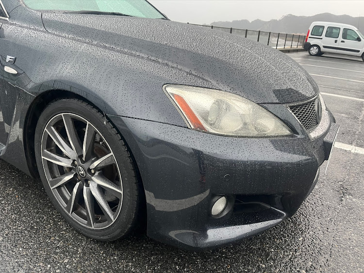 IS Fのずぶ濡れの愛車に関するカスタム事例の投稿画像1枚目