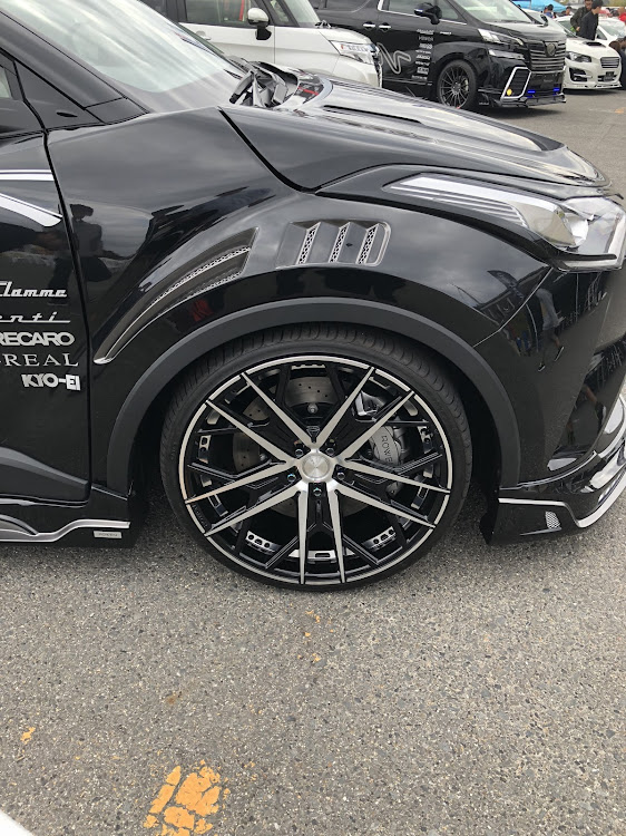 C-HRのC-HR・rowenに関するカスタム事例の投稿画像3枚目
