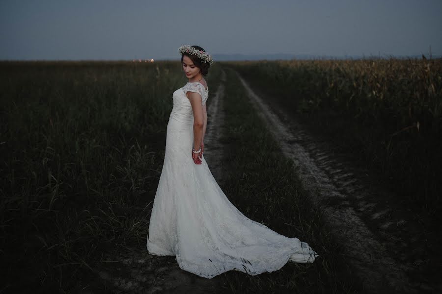 Fotógrafo de casamento Andreea Margaian-Izdrea (andreeaizdrea). Foto de 6 de janeiro 2016