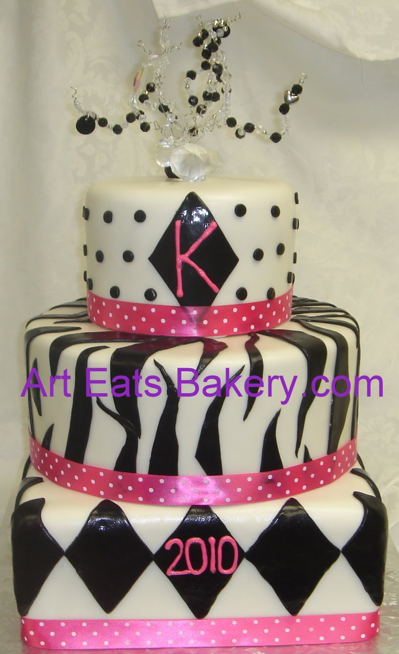 Three tier Black and white