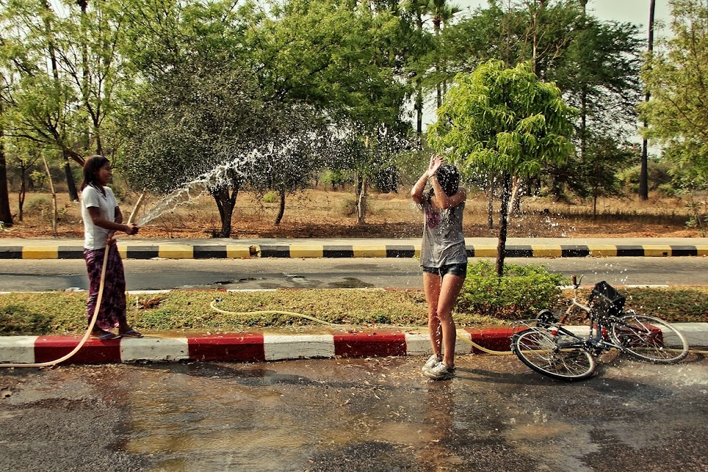 На Берегу реки Иравади (Мьянма 2011)