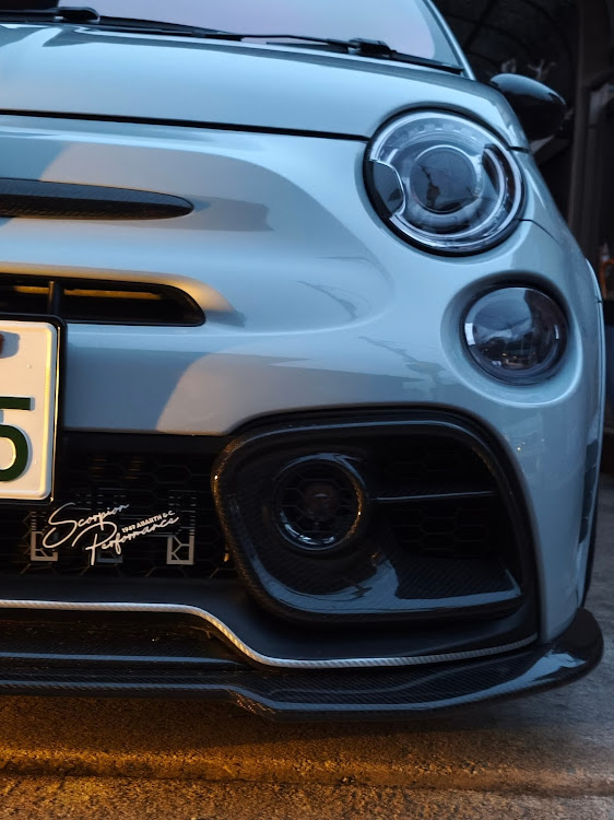 595の愛車の半顔が見たい・3月もよろしくお願いしますに関するカスタム事例の投稿画像1枚目