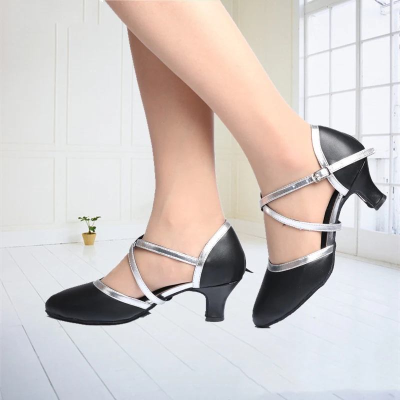 Title 3, Sapatos de dança latina e Chacharumba Moderno p...
