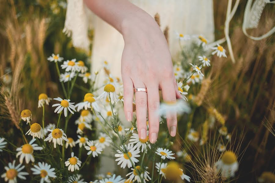 Wedding photographer Ekaterina Tolstyakova (katrin694). Photo of 25 August 2017