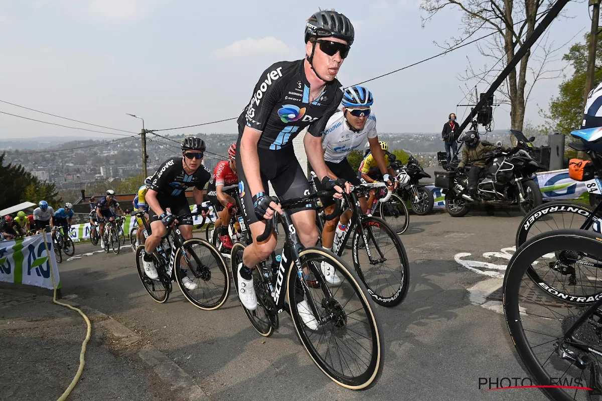 Thymen Arensman wint koninginnenrit in Vuelta, Evenepoel houdt stand 