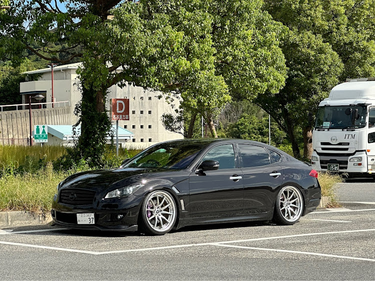 フーガの37SKYLINE With FUGA全国オフ・名港トリトン・知多ナポリ・y51シーマ・中部国際空港に関するカスタム事例の投稿画像2枚目