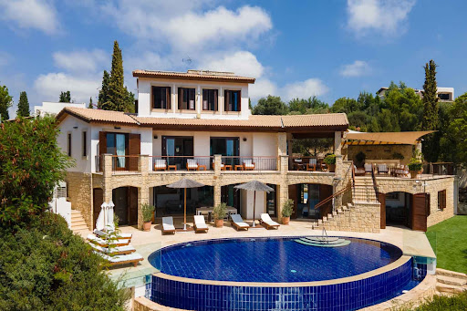 House with pool 1