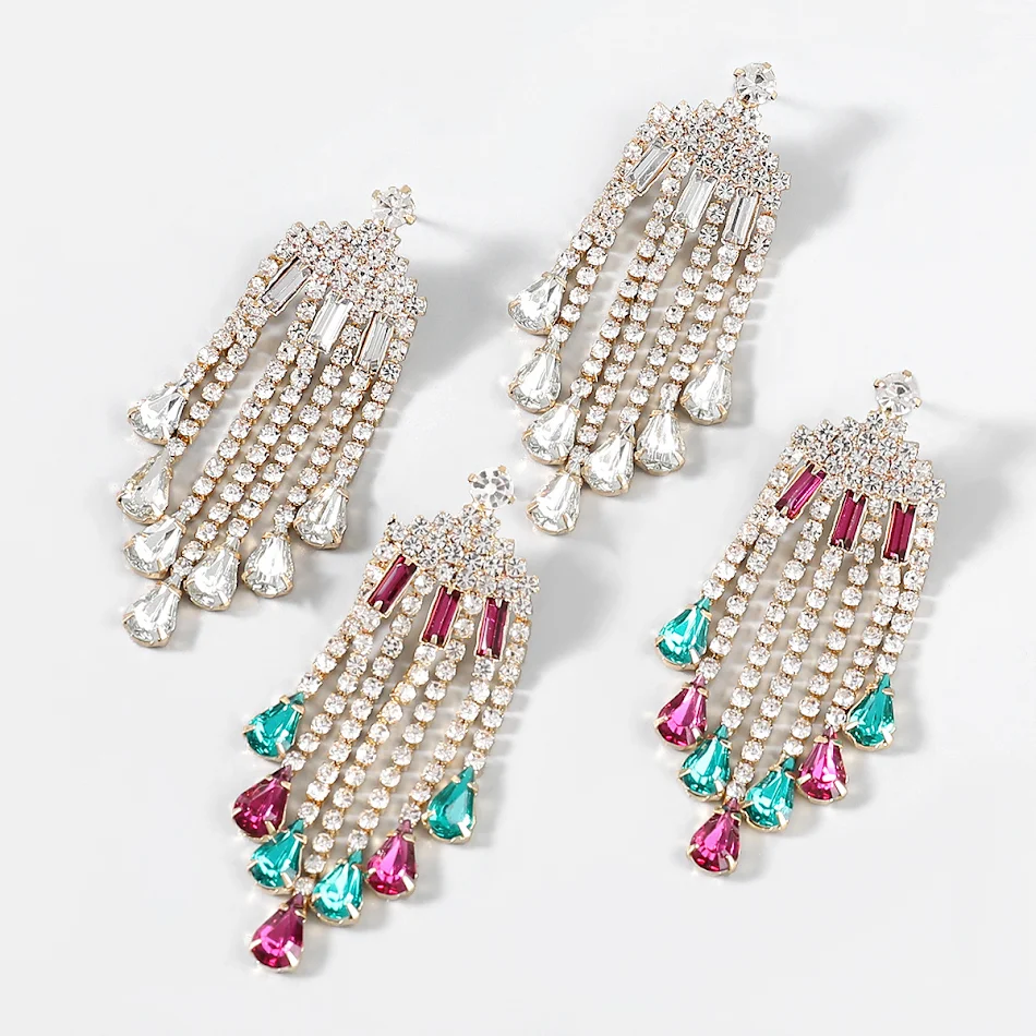 Boucles d'oreilles femme en alliage, pampilles diamantées, bleu saphir. Élégance scintillante pour sublimer toute tenue féminine.