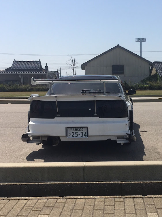 スカイラインのホリデースタイル・いい洗車場どこー？・九州のよかショップフルエアロ・←回し者じゃないですｃ(　ｃ｡ω｡)・このボディライン鼻血モノに関するカスタム事例の投稿画像1枚目