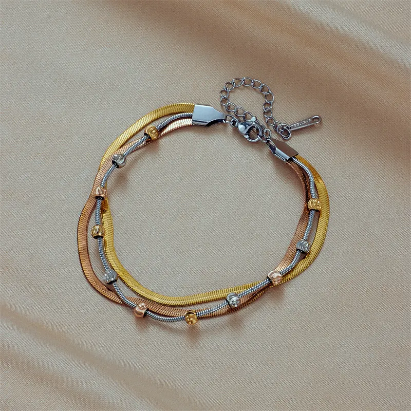 Bracelet chaîne rétro multicouche en acier titane double couleur contrastée, un bijou audacieux et élégant pour un style unique et affirmé.