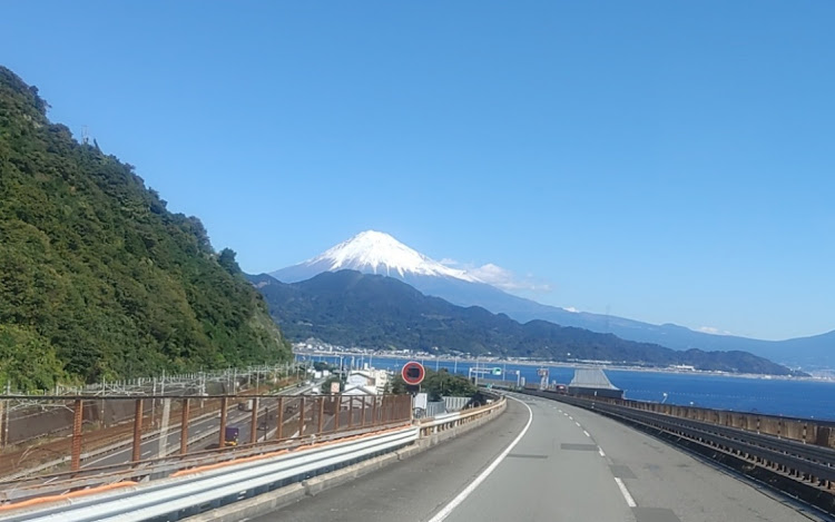 プロフィアの低床4軸ウイング車・晩秋の秋🍁・高級家庭紙輸送・いつもイイネ&コメントありがとうございます🙇‍♂️に関するカスタム事例の投稿画像2枚目