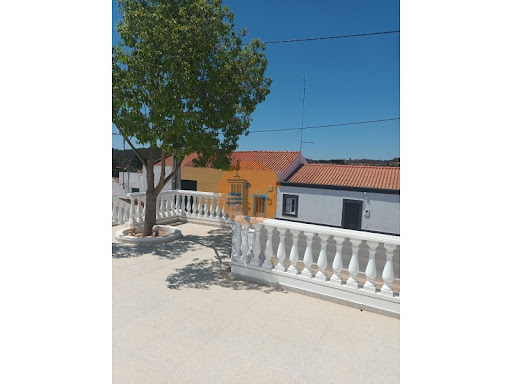 Maison avec piscine et jardin 3