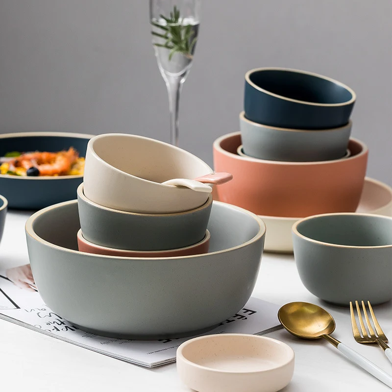 Tigela de Cerâmica Nórdica Simples e Elegante, ideal para refeições e decoração. Design moderno e funcional para sua cozinha ou mesa