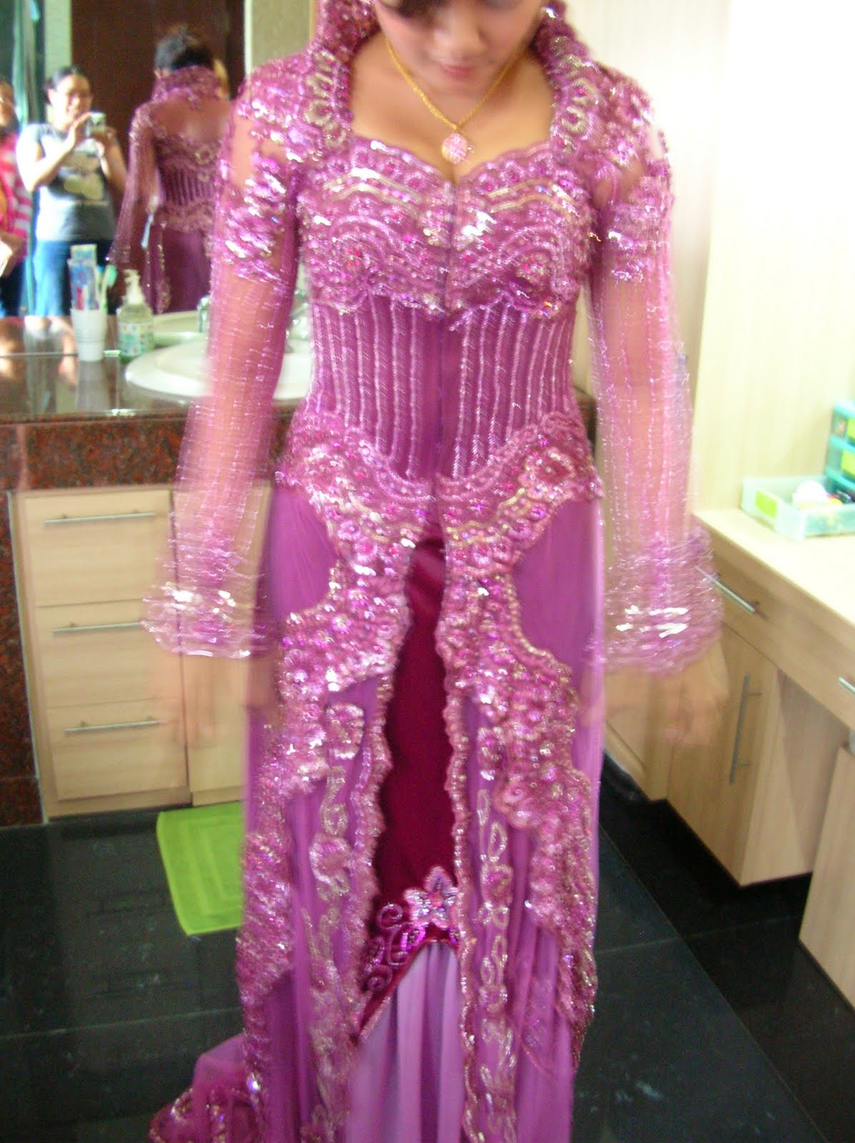 Payet Gaun Pesta: Kebaya