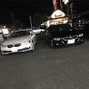 320i
