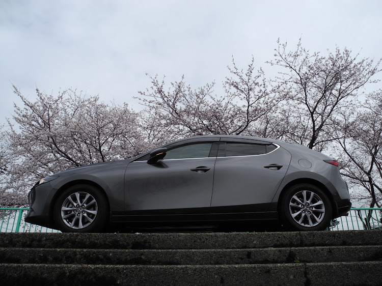 MAZDA3のえふえふさんが投稿したカスタム事例の投稿画像1枚目