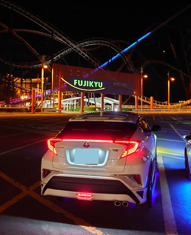 C-HRのドライブ・富士急ハイランド駐車場・富士スピードウェイ・C-HRに関するカスタム事例の投稿画像1枚目