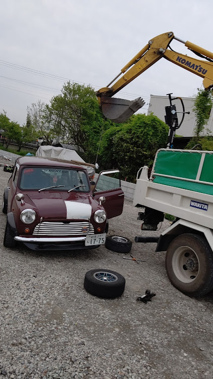 ミニ1000の車載ジャッキ・車載(されたユンボ)ジャッキに関するカスタム事例の投稿画像1枚目