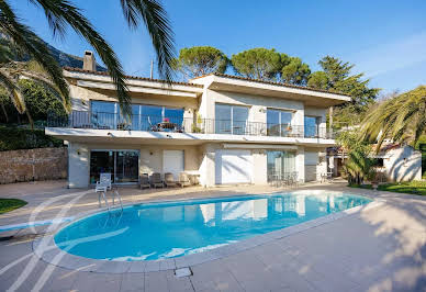 Maison avec piscine et terrasse 15