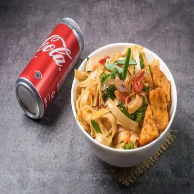 Schezwan Flat Noodles With Asian Hot Garlic Paneer