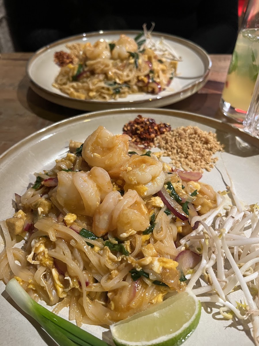 Pad thai with shrimps