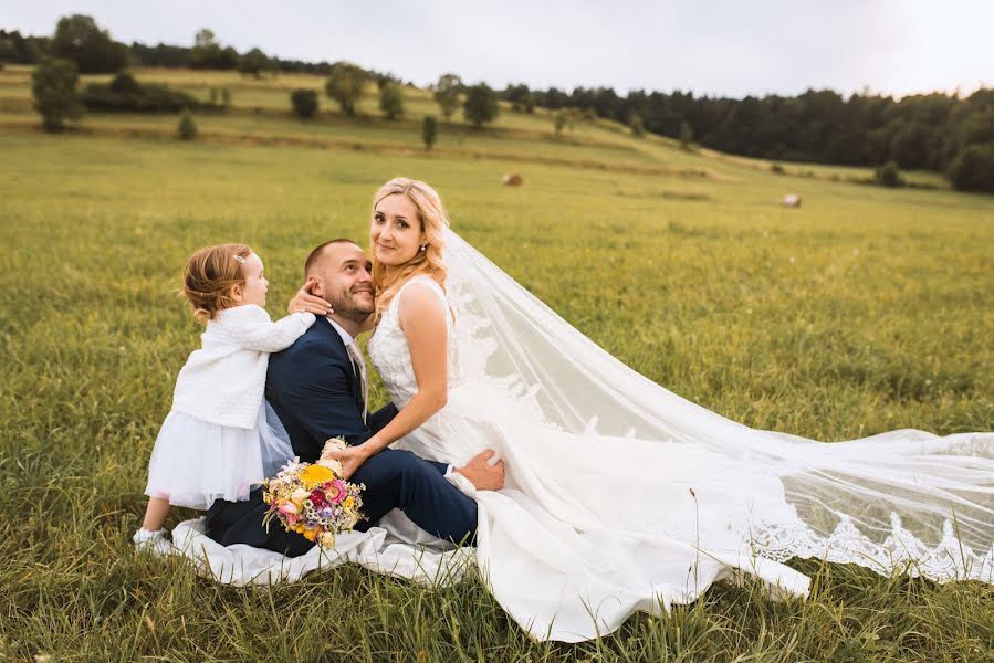 Fotógrafo de casamento Jana Smutná (janiephoto). Foto de 4 de junho 2021