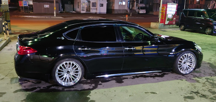 シーマの洗車・車高調整に関するカスタム事例の投稿画像1枚目