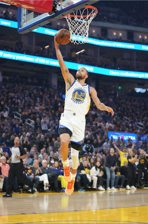 Golden State Warriors guard Stephen Curry (30) shoots the basketball against the Memphis Grizzlies