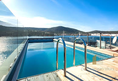 Maison avec piscine et terrasse 2