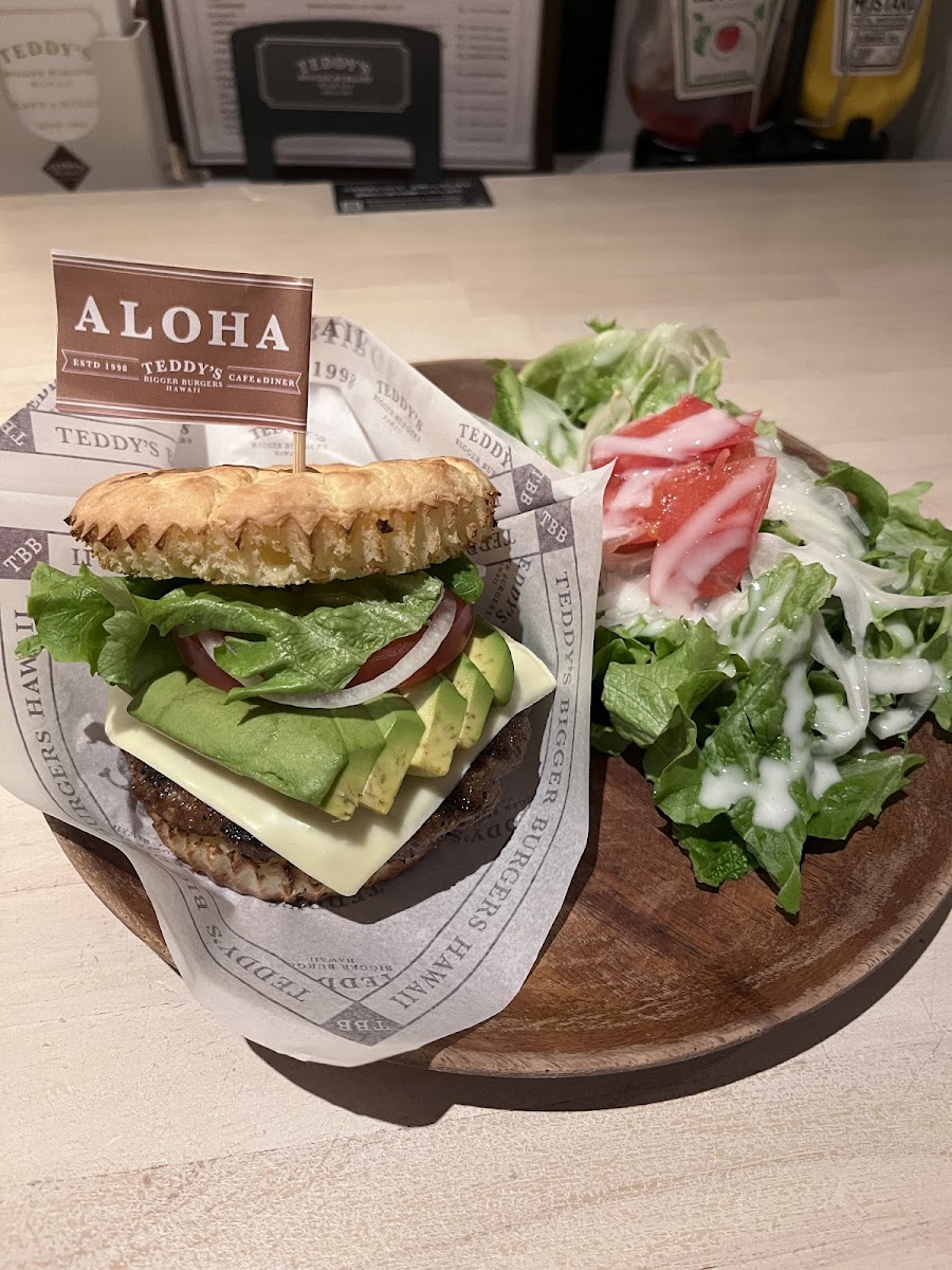 Avocado Burger w/ gluten-free bun and side salad