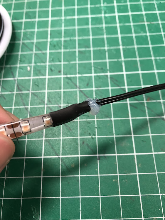 カムリのDIY・LEDテープ・ピンクLED・パンダ付け・24年間、爪を切ってるけど慣れない。に関するカスタム事例の投稿画像3枚目