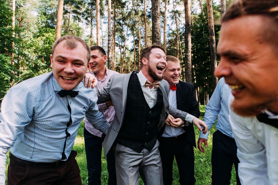 Fotógrafo de casamento Lena Kapucin (kapucin). Foto de 24 de março 2019