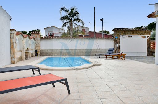 Villa avec piscine et jardin 5
