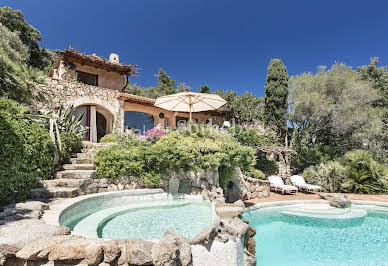 Villa with pool and garden 3