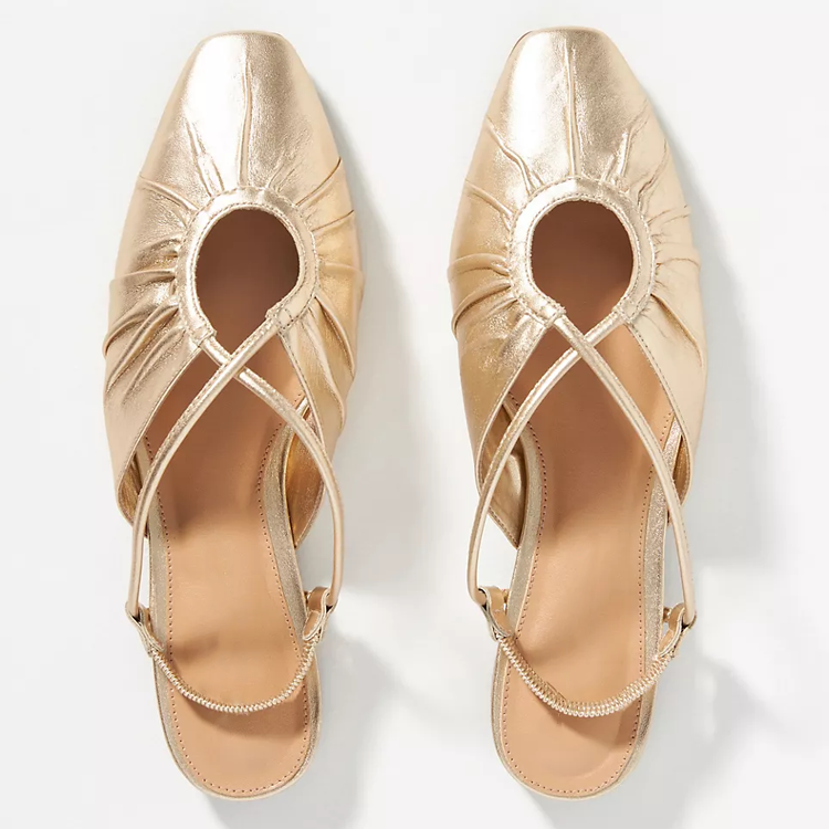 Sandalias de mujer vintage con punta cuadrada, plisadas y con tiras cruzadas para un estilo elegante y cómodo.