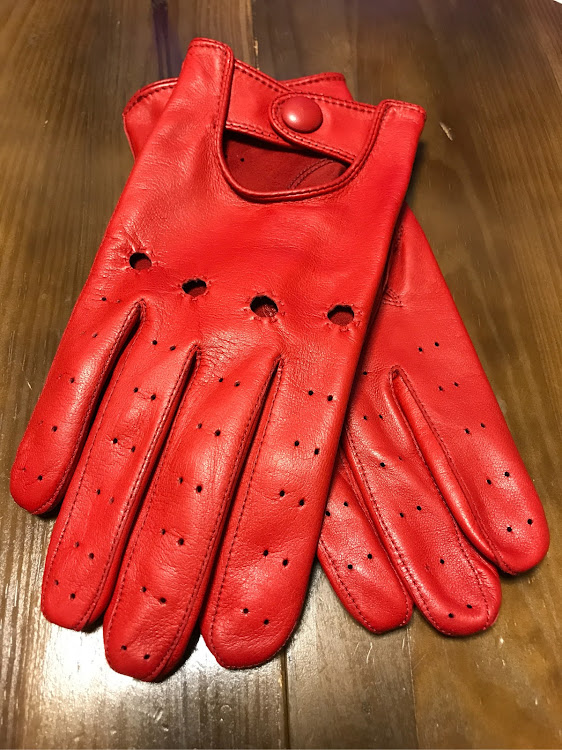 ドライビンググローブ メローラ 適当