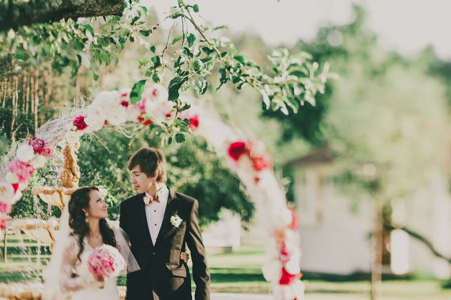 Fotógrafo de casamento Vitaliy Ukhov (uhov). Foto de 26 de abril 2014