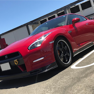 NISSAN GT-R