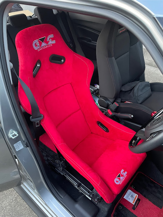 スイフトスポーツのシート交換・zc33s・スイフトスポーツ・DIY・GOODGUNに関するカスタム事例の投稿画像4枚目