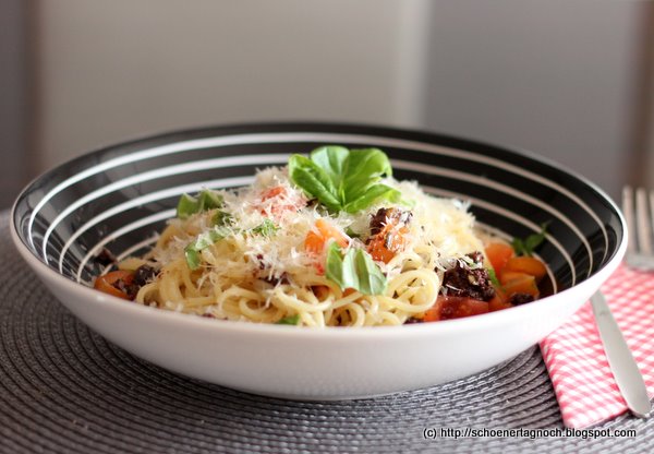 Schnelle Feierabendküche: Spaghetti mit Olivenpaste - Schöner Tag noch!