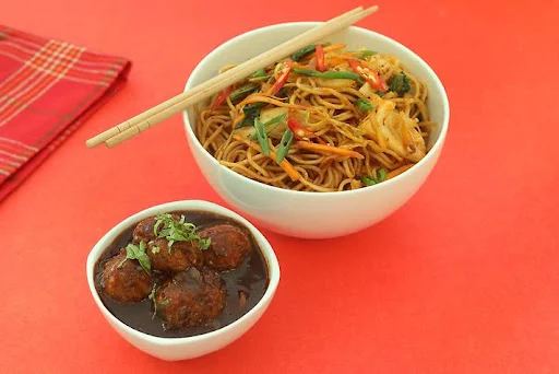 Japanese Veg Noodles With Exotic Veg Schezwan Sauce