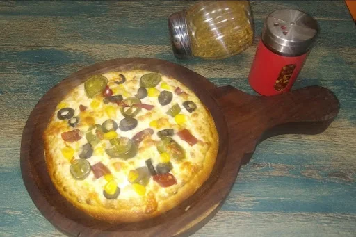 Jalapeno And Red Paprika Pizza