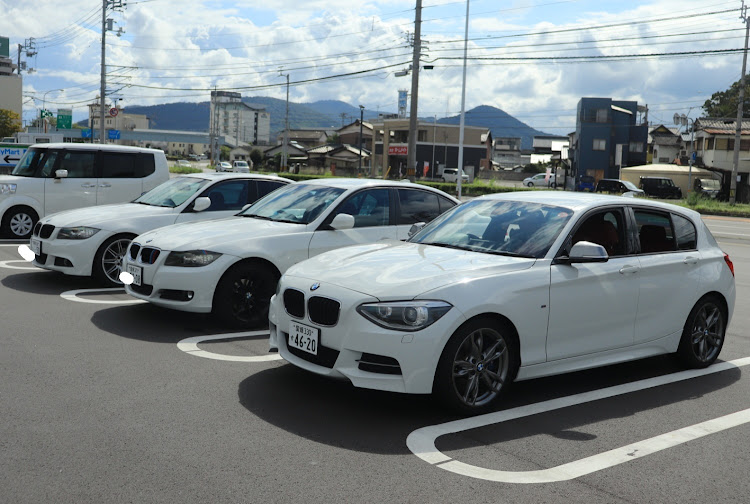 1シリーズ ハッチバックの仲良しトリオ・高速ツーリング楽しかった🎵・EuropeAutoGruppe・いじるさん、しょう2さん新車御披露目オフ会・やっと野獣を手懐けれるようになったかな？(笑)に関するカスタム事例の投稿画像1枚目