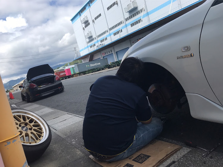 ヴェロッサのフェンダー加工・シャコタン・車高調整・ピンクのコンテナ・僕の先生に関するカスタム事例の投稿画像5枚目