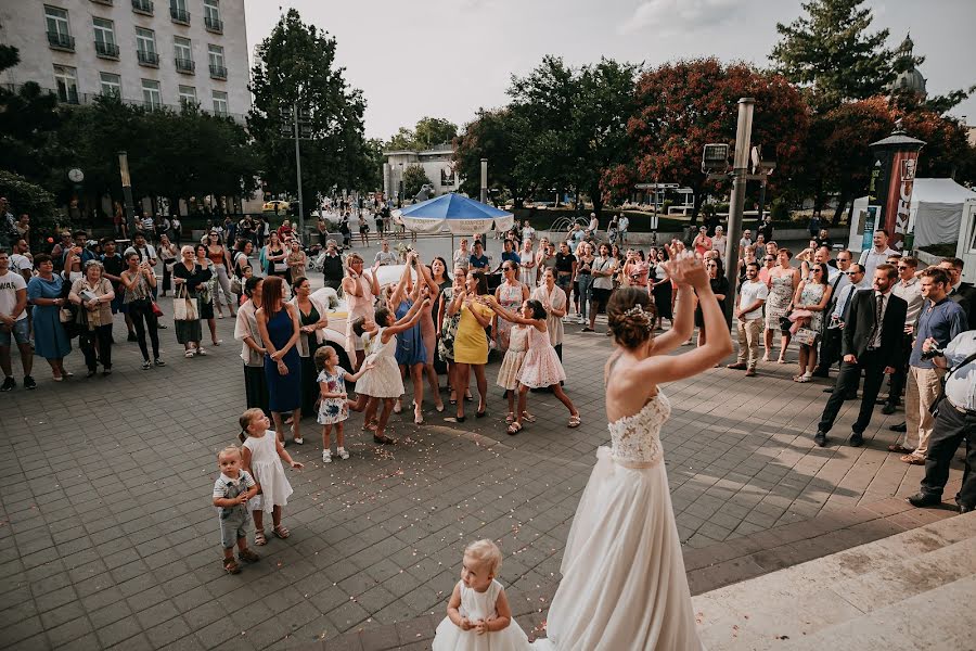 Fotograf ślubny Virág Mészáros (awhjs). Zdjęcie z 1 czerwca 2020