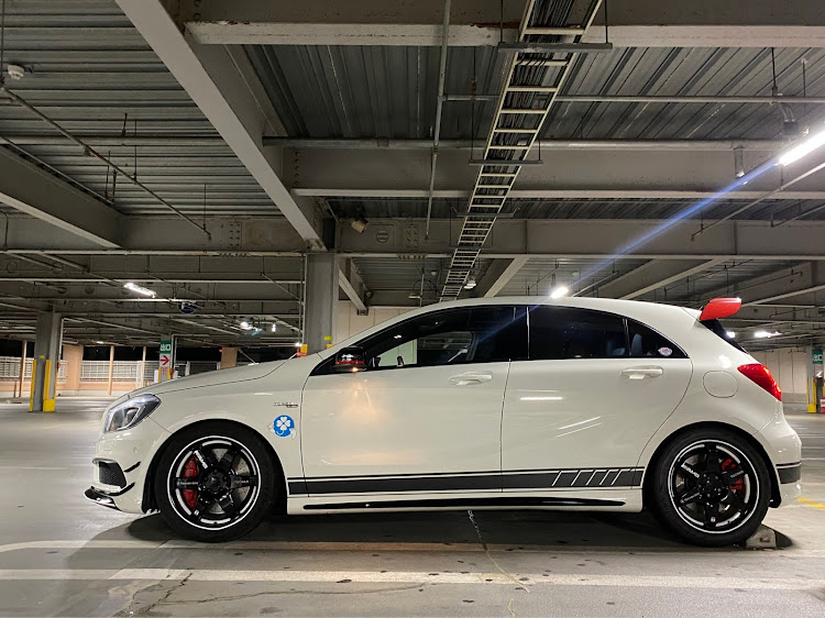 Aクラスの洗い納め・白サビ対策・ブルーマジックメタルポリッシュ・ホームセンターの駐車場・それっぽい写真に関するカスタム事例の投稿画像3枚目