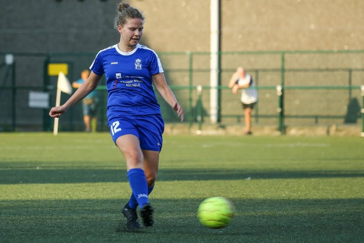 Mooi eerbetoon van supporters en KAA Gent Ladies voor Jella Lauwens